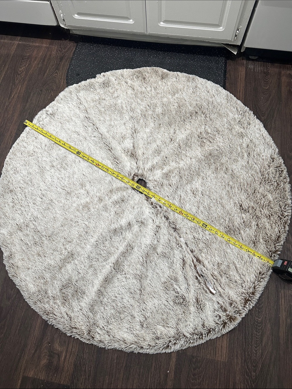 Christmas tree skirt Faux fur Light Taupe/ Gray